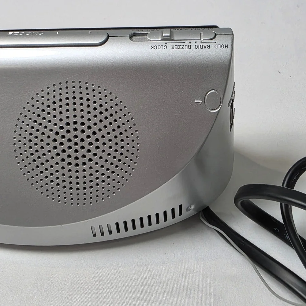 Sony Dream Machine Alarm Clock Silver AM FM Radio Large Digital Display ICF-C492